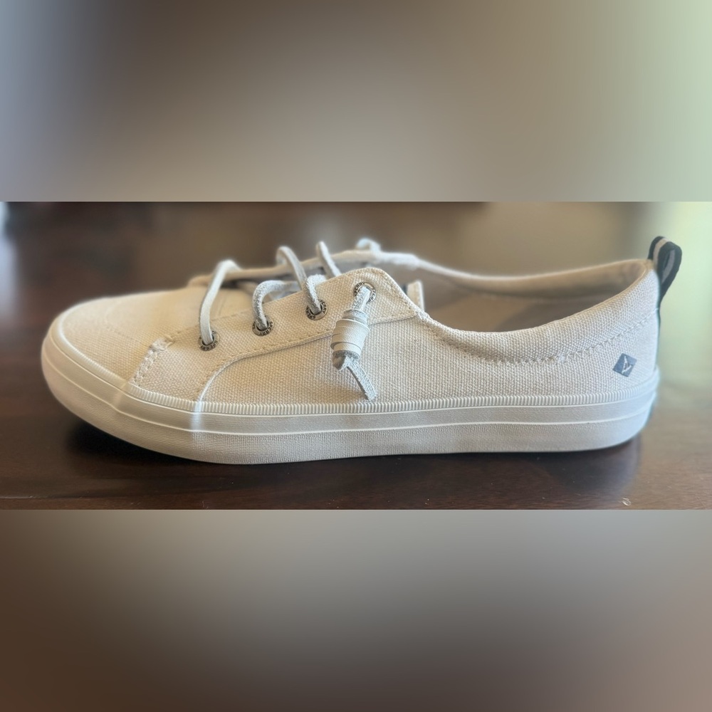 Sperry Crest Vibe White Canvas Sneakers Size 8.5